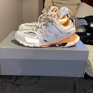 Balceniaga track runners